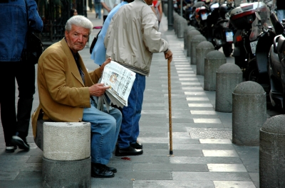zeitungsleser_napoli_2_Infos_Paul_Georg_Meister.